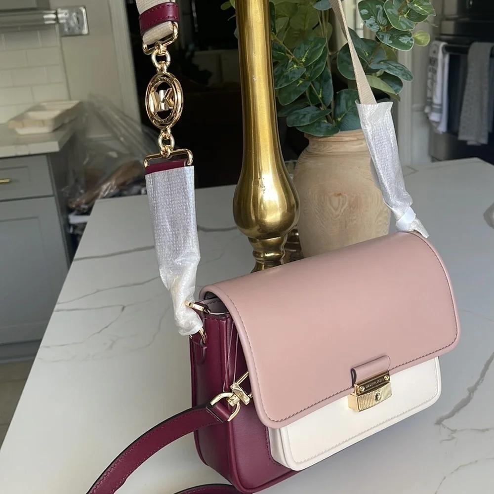 New with tags michael kors sloan Bradshaw Medium Messenger